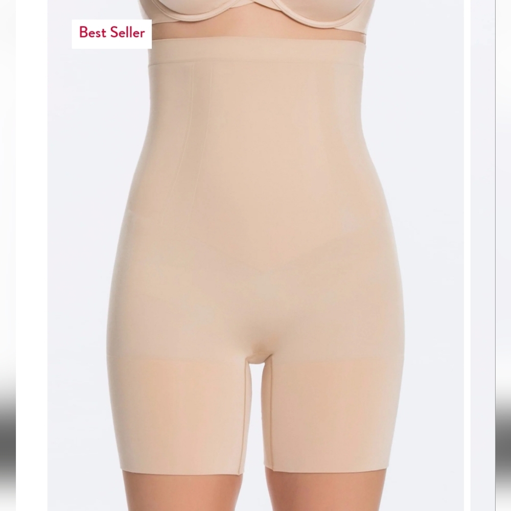SPANX OnCore High-Waisted Mid-Thigh Short  L
